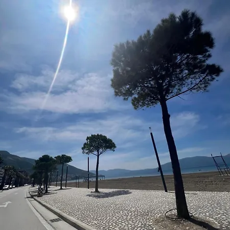 Ledi Seaview Apartament